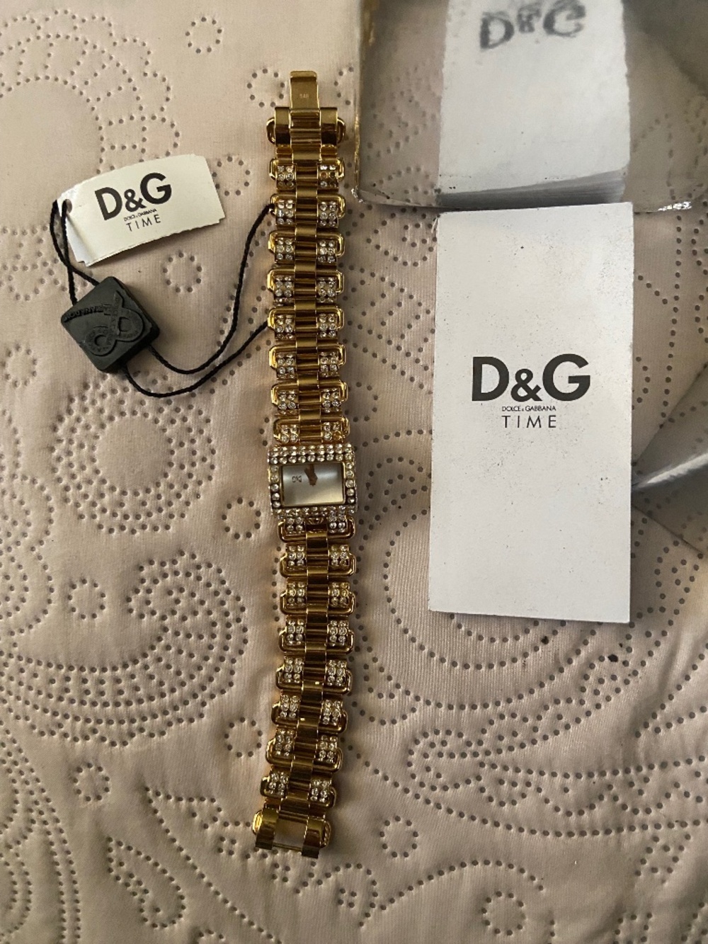 Women’s beautifulDolce Gabana Crystal Watch